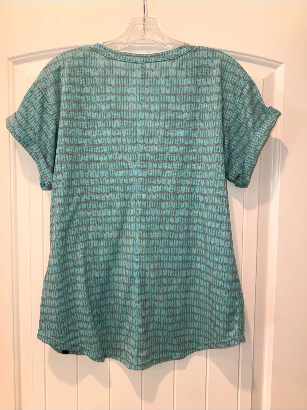 L.L. Bean Women's Teal Patterned Short-Sleeve V-Neck Top